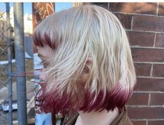 Pink Hair Placement, Unique Hair Dye Ideas Blonde, Fox Tips Hair Dye, Foxtail Hair Color, Hairdye Ideas Short Hair, Weird Hair Colors, Blonde Hair Dyes, Bleached Hair Ideas