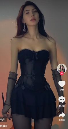 Corset Black Outfit, Quincy Mood, Dress And Corset Outfit, Corset And Skirt Outfits, Corset With Skirt, Corset Halloween Costumes, Corset Outfit Aesthetic, Black Corset Outfit, Halloween Corset