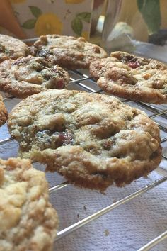 several cookies are cooling on a rack