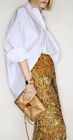 Valentino Resort 2023, Valentino Resort, Gold Sequin Skirt, Rok Outfit, Resort 2023, Mode Boho, Mode Inspo, Looks Chic