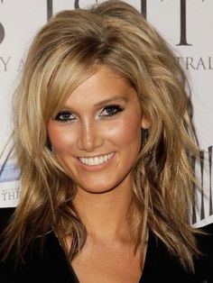 6 most flattering / gorgeous hairstyles for oblong faces Mid Length Layered Haircuts, Medium Layered Haircuts, Medium Layered Hair, Layered Haircut, Side Bangs, Mid Length Hair, Long Layered Hair, Medium Hair Cuts