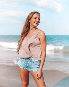 #summerstyle #summeroutfit #summerootd #summertank #womensfashion #womensstyle #womensoutfits #womensclothing #denim #tanktop #tanktopoutfit #outfit #outfitsummer #outfitoftheday #photooftheday #ootd #womensootd Ootd Women, Us When, Tank Top Outfits, Ootd Summer, Summer Tank, Weekend Wear, Women's Style, Jean Jacket, Outfit Of The Day