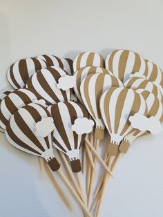 a bunch of brown and white hot air balloons on top of toothpick sticks