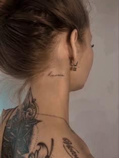 tattoo karma Art Neck Tattoo Word, Faint Neck Tattoo, Small Tattoo Neck Woman, Small Letter Tattoo Behind Ear, Women’s Word Neck Tattoo, Small Word Neck Tattoos For Women, Karma Neck Tattoo, Divine Neck Tattoo, Behind The Ear Tattoo Words