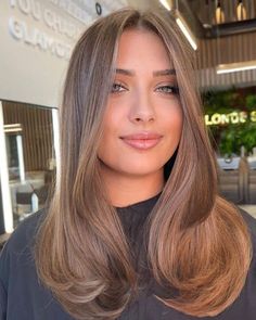 Hair Trend 2023, Chestnut Hair, Chestnut Hair Color, Honey Brown Hair, Brown Hair Looks, Trend 2023, Brunette Hair With Highlights