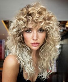 80s Bangs Hairstyles, 80s Rock Hairstyles, Curly Haircut Ideas, 80s Rock Hair, Curly Hair Texture, 80s Hair Styles, Corte Shaggy, Feeling Old, 80's Hairstyle