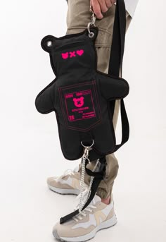 Black SPICYBEARS cross-body bag with neon pink - is your unique key to standing out from the crowd. You can carry it as a handbag, shoulder, or cross-body bag. It perfectly fits both men's and women's wardrobes. Each bag is made-to-order with accuracy and precision. Unisex, 100% hand-crafted, Lightweight, Roomy pockets to fit your essentials( 2 zipped, back patch pocket), Removable and adjustable strap, Removable chain, Hand-made bag case is included. Pola Topi, Unique Key, 가을 패션, Women's Wardrobe, Mode Inspiration, Pink Print, Handmade Bags, Neon Pink