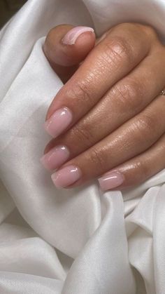 White Oval Nails, French Manicure Short Nails, Short Classy Nails, Luxury Manicure, Classic Nail Designs, Old Money Nails, Almond Acrylic Nails Designs, Sophisticated Nails, Money Nails