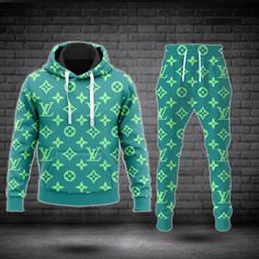 Looking for the perfect luxury brand outfit to wear this winter? Look no further than Hoodie Long Pants Set! Our outfits are designed to keep you cozy and stylish all winter long. Louis Vuitton Hoodie, Dior Sweater, Branded Outfits, Outfit For Men, Hoodie Pants, Swag Men, Clothes Outfit, Green Hoodie, Brand Clothing