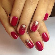 Red Christmas Manicure, Christmas Red Gel Nails, Red Nails Gold Glitter, Christmas Nails Gel Short Simple Red, Classy Red Christmas Nails, Christmas Nails Simple Classy Red, Red Nail Art Elegant, Xmas Red Nails, Gold Red Nails