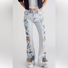 Driftwood Farrah Floral Jeans .Washed Wallflower. Never Worn Excellent Condition. Size 24/34 Floral Jeans, Free People Jeans, Moving Sale, Flare Jeans, Free People, Women Jeans, Floral, Women Shopping, Blue