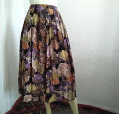 80s floral skirt viscose summer skirt botanical print skirt gathered skirt prairie skirt earthy colors skirt wrinkled skirt multicolor skirt 14 US size. measurements lying flat : waist : hips : total length : 80s Floral, Prairie Skirt, Multicolor Skirt, Gathered Skirt, Summer Skirts, Earthy Colors, Botanical Print, Print Skirt, Printed Skirts