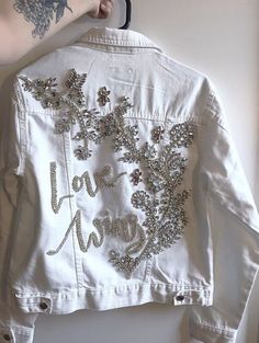 Paper Wedding Flowers, Customised Denim Jacket, Wedding Jackets, Bride Jacket, Diy Denim Jacket, Embellished Denim Jacket, Bespoke Wedding Stationery, Denim Art, Diy Jacket