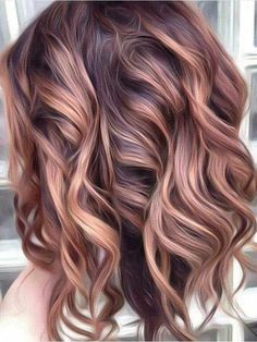 The Hottest Trendy Hair Colors For 2022 | Gold Hair Colors, Hair Color Rose Gold, Spring Hair Color, Fall Hair Color For Brunettes, Golden Circle, Trendy Hair Color, Balayage Brunette, Spring Hairstyles