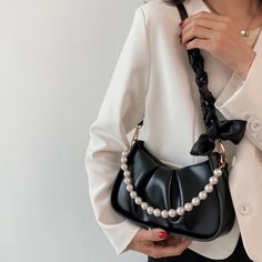 Brand Name: BXXShape: FLAPOrigin: CN(Origin)Main Material: PULining Material: PolyesterGender: WOMENPattern Type: SolidOccasion: VersatileModel Number: 40Interior: Cell Phone PocketDecoration: ChainsDecoration: PearlClosure Type: HaspStyle: FashionHardness: SOFTItem name: Crossbody bag Spring Shoulder Bag With Pearl Handle, Luxury Designer Shoulder Bag With Pearl Handle, Feminine Shoulder Bag With Pearl Handle, Trendy Crossbody Bag With Pearl Handle, Simple Pearl Chain, Luxury Crossbody Shoulder Bag With Pearl Handle, Leather Crossbody Bags, Women Crossbody Bag, Crossbody Bags For Women