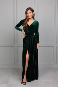 Dark Green Bridesmaid Dress, Winter Bridesmaid Dresses, Long Sleeve Bridesmaid Dress, Velvet Dress Long, Dark Green Dress, Low Back Dresses, Dress With Pleats, Green Velvet Dress, Dress Velvet