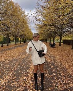 Estilo Rachel Green, Vinter Mode Outfits, Stile Blair Waldorf, Adrette Outfits, Knee Boots Outfit, Look Adidas, Fest Outfits, Estilo Indie, Skandinavian Fashion