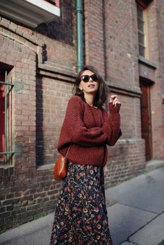 Dress Outfits For Fall, Oversized Sweater And Skirt Outfit, Winter Style Women, Stile Hippie Chic, Fall Sweater Outfits, Dress In Autumn, Chique Outfits, Big Sweaters