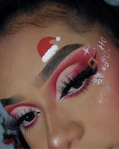 Santa Eye Makeup, Santa Makeup Christmas, Santa Makeup Looks, Xmas Eyeliner, Christmas Make Up Idea, Christmas Looks Makeup, Cindy Lou Who Makeup, Meri Crismas, Creative Christmas Makeup Looks