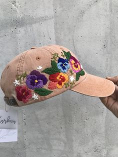 HAND EMBROIDERED WOMEN HAT WITH FLORAL DESIGN Color: terra-cota baseball cap; Design: hand embroidered pansies with wildflowers; Cap size (head circumference): 55 - 67 cm; Fabric: 100% cotton Twill, garment-washed. The quality of the embroidery and baseball hat is superior, I guarantee! ;) I really enjoyed making this, and I hope my customer will enjoy showing it off. 🌿PLEASE NOTE I NEED 2 WEEKS TO EMBROIDER THIS HAT FOR YOU🌿 CHECK OUR OTHER ACCESSORIES 🌸 More Baseball hats: https://www.etsy. Embroider Hat, Embroider Flower, Baseball Cap Design, Bone Bordado, Custom Embroidered Hats, Colorful Hat, Painted Hats, Embroidery Tshirt, Hand Embroidered Flowers