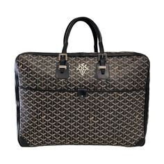 Authentic Goyard Ambassade Gm Duffle Bag Discontinued Model Large Size Ideal Carry-On Luggage Measurements: 22"L X 15"H X 7"L Made In France Custom Painted Detail Condition: Good Condition Overall, Clean Inside & Out. Some Rubbing To The Bottom Corners, No Major Flaws. Please Examine Images Closely For Details Designer Duffle Bag For Shopping, Luxury Tote Duffle Bag For Shopping, Designer Travel Bag With Top Carry Handle, Luxury Shopping Tote Travel Bag, Designer Black Travel Bag, Luxury Leather Tote With Handles, Luxury Leather Tote Luggage With Leather Handles, Luxury Shoulder Bag With Gold-tone Hardware For Business Trips, Luxury Briefcase Tote With Luggage Sleeve