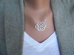 This necklace. Horn Pendant Necklace, Moon Pendant Necklace, Rose Necklace, Rhinestone Designs, Crystal Necklace Pendant, Pretty Jewellery, Cute Jewelry, Jewelry Inspiration, Just In Case