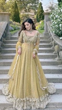 Pakistani Lehengas, Pakistani Engagement Dresses, Trending Summer Nails, Latest Bridal Dresses, Simple Gowns, Wedding Mehndi