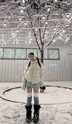 Winter Leg Warmers Outfits, Winter Outfits Korean Snow, Korean Outfits Winter, Japan Outfit Winter, Winter Inspo Outfits, Korean Style Winter, Winter Outfits Korean