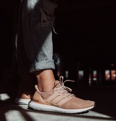 Ultraboost Outfit Women, Ultra Boost Outfit, Ultraboost Outfit, Addias Outfits, Adidas Ultra Boost 4.0, Ultraboost Adidas, Shoe Tips, Nmd Adidas, Adidas Shoe