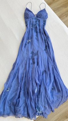 Blue Long Prom Dresses, Prom Dress Inspo, Mode Hippie, Spaghetti Strap Prom Dress, Prom Dress Inspiration, Long Prom Dresses, Pretty Prom Dresses, Grad Dresses, Hoco Dresses