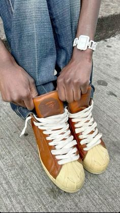 White Aesthetic Men, Aesthetic Men Shoes, Tomgirl Outfits, Custom Carhartt, Osiris Shoes, Sneakers Outfit Men, Masc Fashion, Black Men Fashion Urban, Aesthetic Men