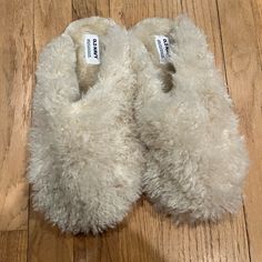 Old Navy Fuzzy Slippers Size 8 Nwot Never Worn Cream Slip-on Synthetic Slippers, Cream Synthetic Slip-on Slippers, Comfortable Cream Synthetic Slippers, Cream Slippers With Cushioned Footbed And Round Toe, Casual Cream Flat Slippers, Casual Cream Slippers With Cushioned Footbed, Fuzzy Slippers, Navy Shoes, Old Navy