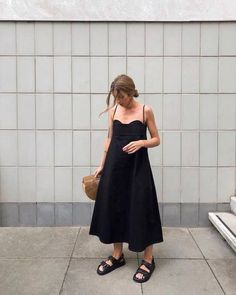 Brittany Bathgate, Arizona Birkenstock, Minimalist Dresses, Outfit Look, Instagram Summer, Minimalist Fashion, Spring Summer Fashion