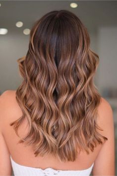 Light Caramel Balayage Color Melt Toffee Hair Color Balayage, Warm Blonde Balayage On Dark Hair, Brown Color Melt, Carmel Balayage Brunettes, Light Caramel Balayage, Caramel Brown Balayage, Toffee Hair Color, Color Melt Hair, Haircuts For Medium Length Hair Layered