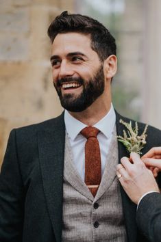 No Tie Groom Attire, Men’s Wedding Suits Groom, Grooms Clothes Wedding, Mens Navy Suit Fall Wedding, Mens Suit Fall Wedding, Herringbone Wedding Suit, Groomsmen Attire Autumn Wedding, Rustic Tux Groom Attire, Mountain Wedding Suit Groom Attire