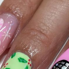 Heaven 4 Your Nails 👼🏻✨⛅️🧚🏻‍♂️🫧 on Instagram: "Boring nails for the holidays? We could never 🪩🎀✨🎄💅🏼
.
.
.
.
.

#christmasnails #holidaynails #disconails #nailart #newyearsnails #champagnenails #candycanenails #xmasnails"