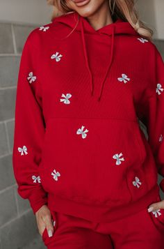 Soft and comfy fleece hoodie in red with bow embroideryTTS for a relaxed fitMaterial: 60% Cotton, 40% Polyester