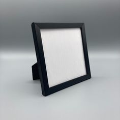 a black frame with a white background in the middle is shown on a gray surface