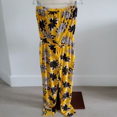 Toxika Brand Women’s Summer Tropical Jumpsuit. Cropped Length Of 24 Inch Inseam. New With Tags Yellow Stretch Jumpsuits And Rompers For Summer, Yellow Stretch Jumpsuit For Beach, Tropical Jumpsuit, 80s Jumpsuit, Skort Romper, Rompers Dressy, Wrap Romper, Puff Girl, Summer Tropical