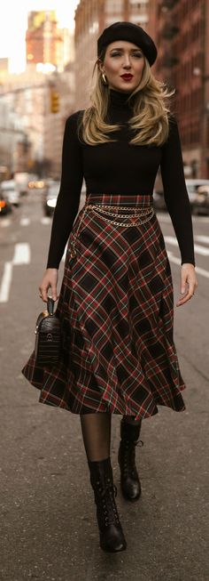 Walking Down The Street, Those Days, A Skirt, Looks Chic, Style Chic, Looks Vintage, Look Fashion, Classy Outfits, Autumn Winter Fashion