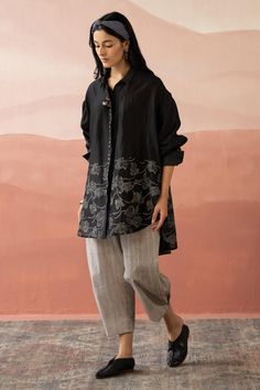 Shop for these amazing collections of Black Hand Woven 60gm Chanderi Block Printed Floral Gysi Shirt For Women by Swatti Kapoor online at Aza Fashions. Black Block Print Cotton Tops, Black Cotton Tunic Top, Formal Shirt Design, Short Kurti Designs, Pleats Fashion, Trendy Outfits Indian, Tunic Designs, Casual Indian Fashion, Modest Dresses Casual