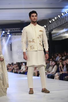 SANIA MASKATIYA Sania Maskatiya Bridal, Mens Party Wear, Plain Kurta, Sania Maskatiya, Wedding Kurta For Men, Bridal Couture Week, Stylish Mens Suits, Wedding Dresses Men Indian, Mens Sherwani