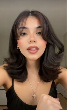 Haircut Selfie, Photo Hijab, Layered Haircuts For Medium Hair, Fesyen Rambut, Cute Hairstyle, Hairstyles For Layered Hair, Hair Stylies, Hijab Girl