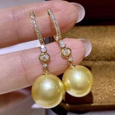 Just in! This unique Golden South Sea Pearl & Sisi Earrings for $544.00. #pearls #pearlsdaily #pearlset #vintagejewelrylovers #80sfashion #leatherandpearls #SouthSeaPearls #houseofpearls #pearlearrings #classicpearls#houseofpearlsoffical Baroque Pearls Necklace, Popular Earrings, Pearl Strands Necklace, Golden South Sea Pearls, Mother Of Pearl Earrings, Baroque Pearl Earrings, Gold Pearl Necklace, Gold Pearl Earrings, Sea Pearl