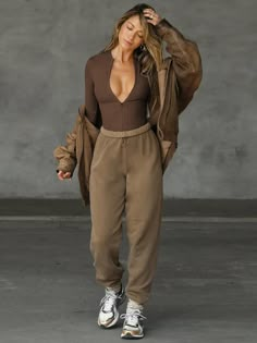 Alessandra Fitted Bodysuit - Chocolate Joah Brown Aesthetic, Joah Brown Outfits, Moving Day Outfit, Luxury Athleisure, Estilo Fitness, Athleisure Style, Joah Brown, Jumpsuit Elegant, Gym Outfits