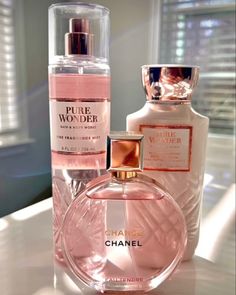 Produtos, marca Chanel! Layering Combos Perfume, Perfume Layering, Perfume Hacks, Koleksi Parfum, Fragrance Lab, Chanel Chance, Fragrances Perfume Woman, Perfume Body Spray