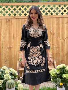 This Beautiful Floral Golden Embroidered Dress is the perfect formal dress. It's embroidered from top to bottom with gold florals and has details in lace and crochet. It also has ties in the back of the dress for a tighter look if desired. Please Note: You may purchase the dress with a belt for a special price or you can purchase the dress without the belt. Purchase the Gold plated Filigree Earrings here: https://www.etsy.com/es/listing/855938626/aretes-mexicanos-de-filigrana-aretes?ref=listings V-neck Embroidered Dress For Eid, Festive V-neck Embroidered Dress, Black Floral Embroidered Dress For Eid, V-neck Party Dress With Resham Embroidery, Festive V-neck Dress With Intricate Embroidery, Embroidered Black Dress For Eid, V-neck Dress With Intricate Embroidery For Eid, V-neck Floral Embroidered Dress For Eid, Black Tunic Dress For Festive Occasions