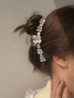 Rhinestone Decor Floral Hair Claw - AnotherChill Outfit Elegante, Flower Midi Dress, Wholesale Hair Accessories, Diamond Hair, Flower Choker, Pearl Hair Clip, Casual Night Out, Rhinestone Decor, Pearl Hair