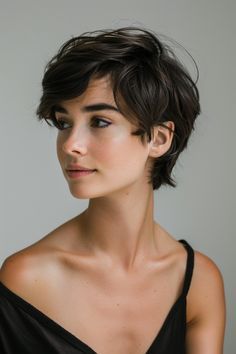 Simple Pixie Haircut, 90s Short Haircuts For Women, Short Womens Haircuts Pixie, Short Classy Haircuts For Women, Short Hair Women Pixie, Classy Pixie Haircut, Androgynous Short Hair, Short Girl Haircut, Short Hair Cuts For Women With Layer