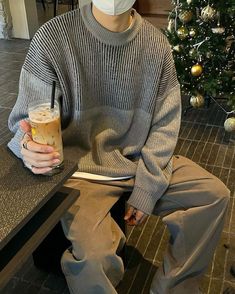 Men Relaxed Outfit, Cozy Outfits Men, Jumper Outfit Men, Soft Boy Style, Jumper Outfits, Aesthetic Mens, Fashion Editorial Layout, Mens Aesthetic, Sweater Outfits Men